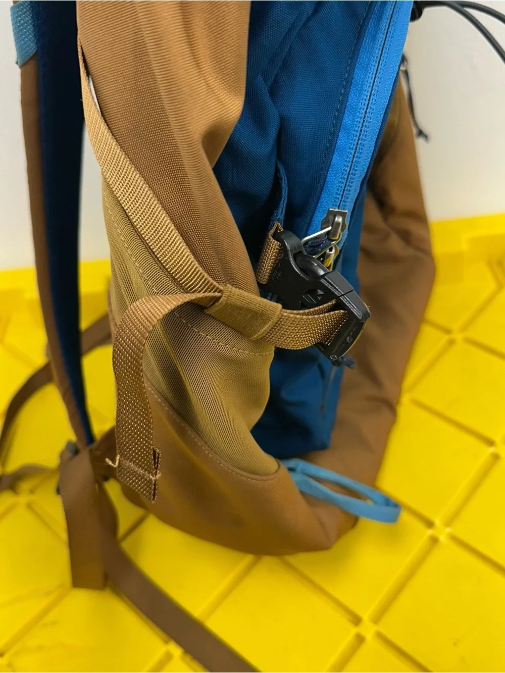Patagonia Chacabuco 32L Hiking Backpack Big Sur Blue Fits Max 15